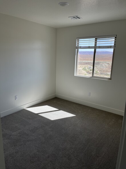 Third bedroom - 5643 S Duel Ln
