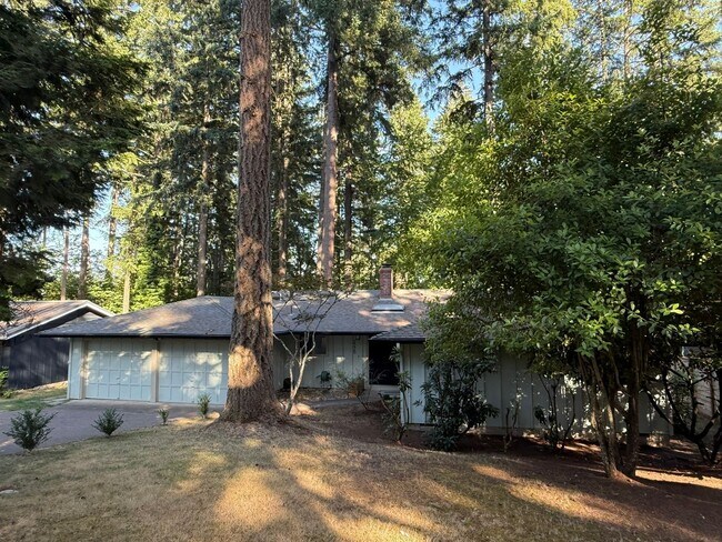 Building Photo - Pet Friendly Home with Pool Access!