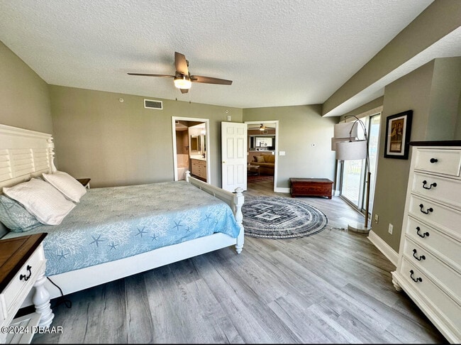 Building Photo - 4670 Links Village Dr