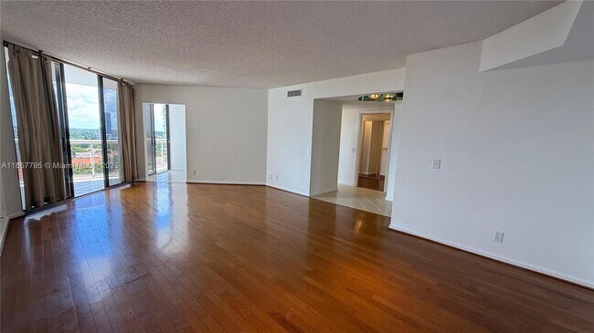 Building Photo - 3610 Yacht Club Dr