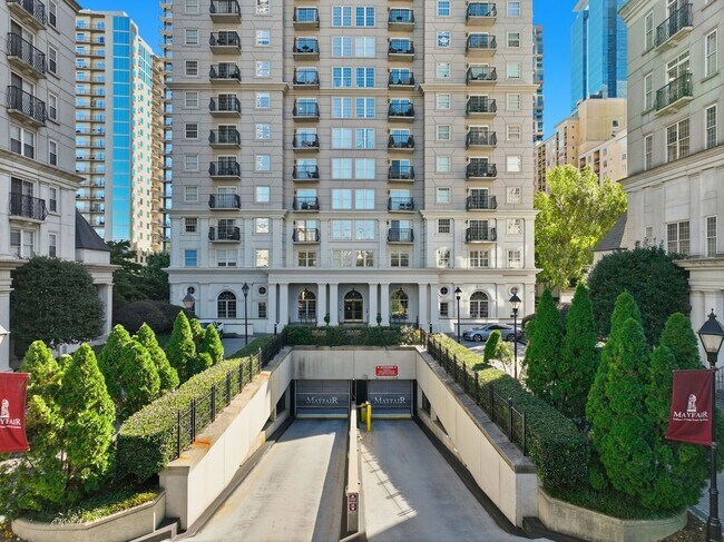 Primary Photo - Penthouse Living in Midtown!