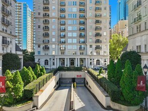 Building Photo - Penthouse Living in Midtown!