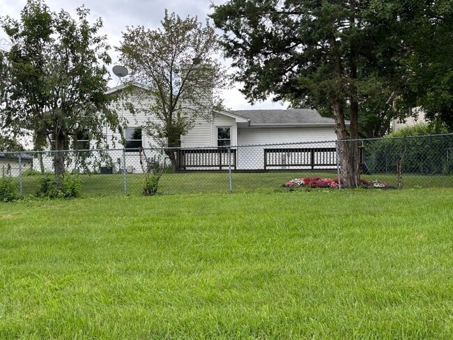 Building Photo - 1720 W Parkside Dr