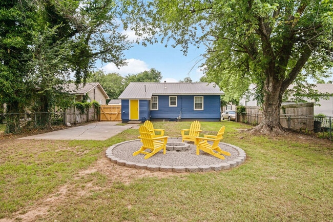 Building Photo - 912 W Comanche St