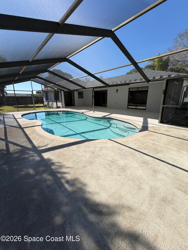 Building Photo - 845 Juniper Cir