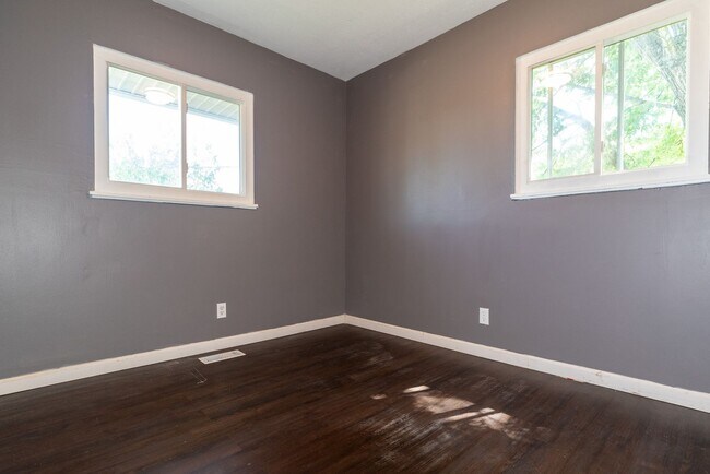 Building Photo - This charming 5-bedroom, 2-bathroom home is available for $2,000/month.