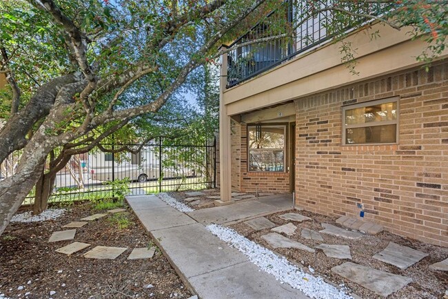 Building Photo - 5608 Cougar Dr