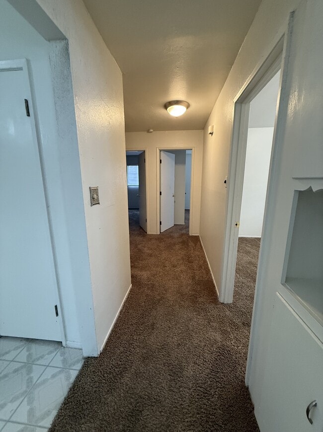 Building Photo - 1612 Hendola Dr NE