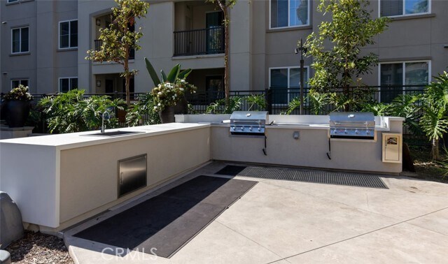 Building Photo - 2400 Scholarship