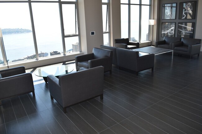 Building Photo - Spacious Luxury One Bedroom - Insignia