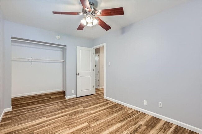 Building Photo - 8014 Vinewood Ln