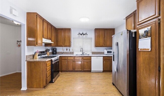 Building Photo - 897 Digby Dr