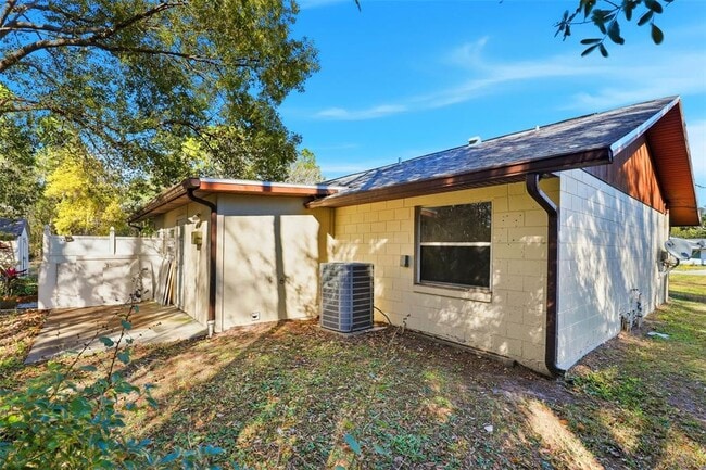 Building Photo - 1972 Bonneville Dr