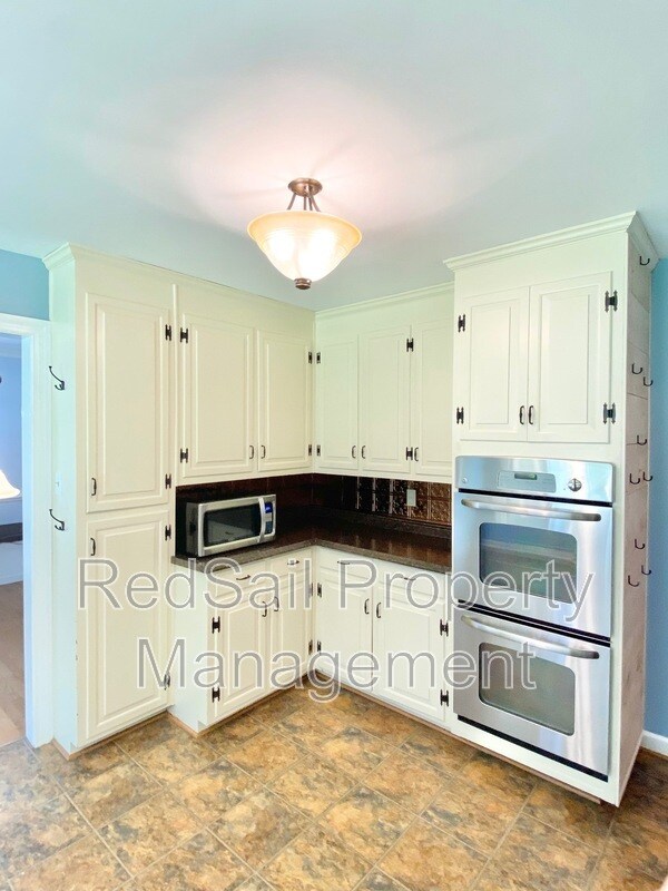 Building Photo - 487 Harwin Dr