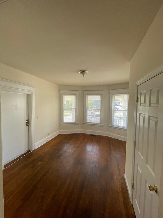 Building Photo - Noble Ave. 1024-1026