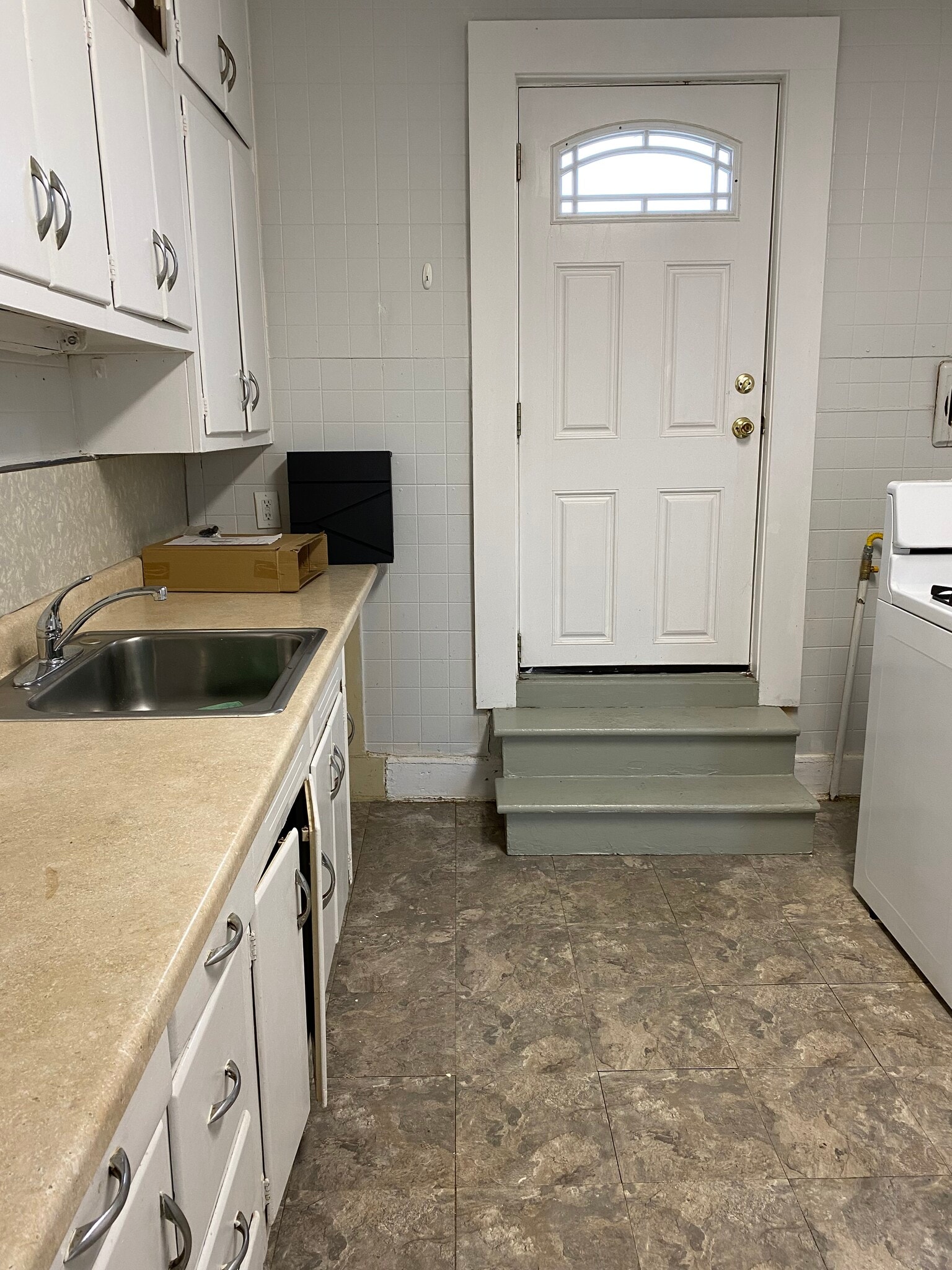 Building Photo - 85 Westbury Ave