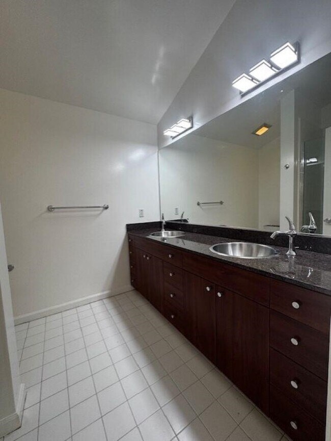 Building Photo - 42 Iron Horse Ln