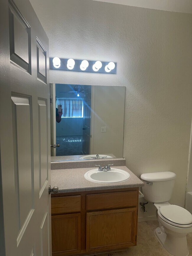 Building Photo - NE Near Nellis! Gated! Community Pool, Spa...