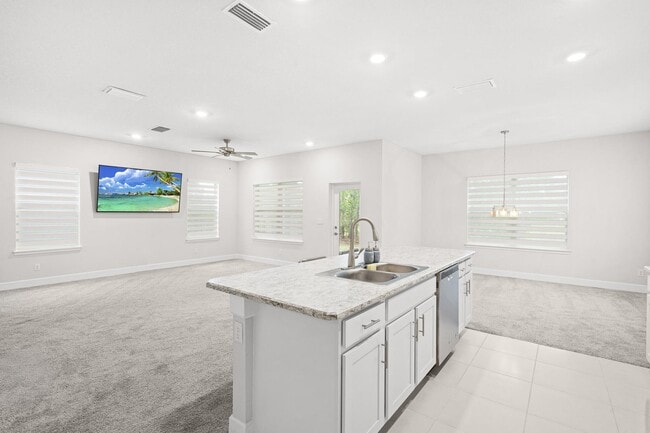 Building Photo - 692 NE Turtleback Trail