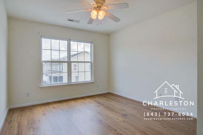 Building Photo - 2425 Scholar Ln