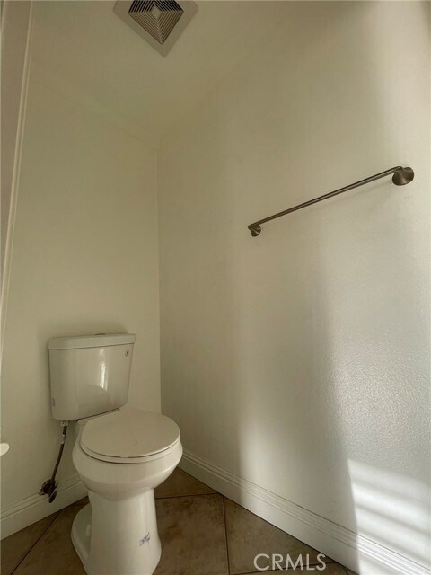 Building Photo - 1830 N Vineyard Ave