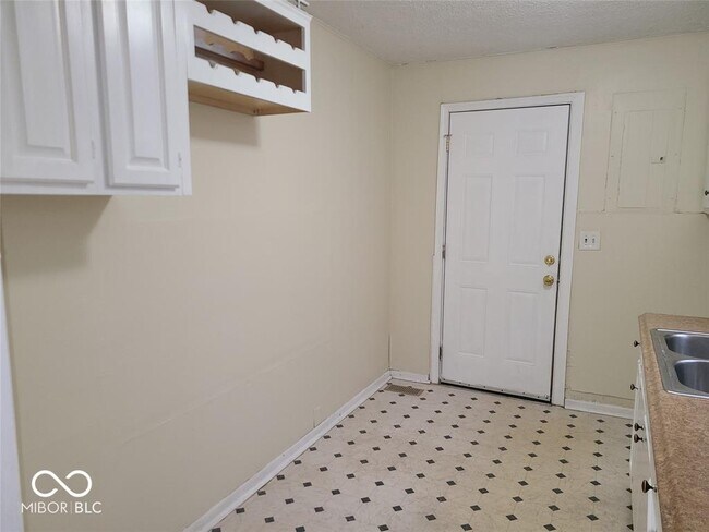Building Photo - 416 N Linwood Ave