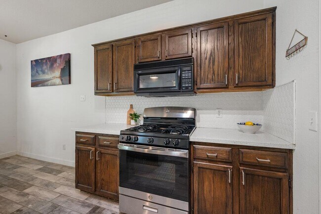 Building Photo - 13400 Rossello Dr