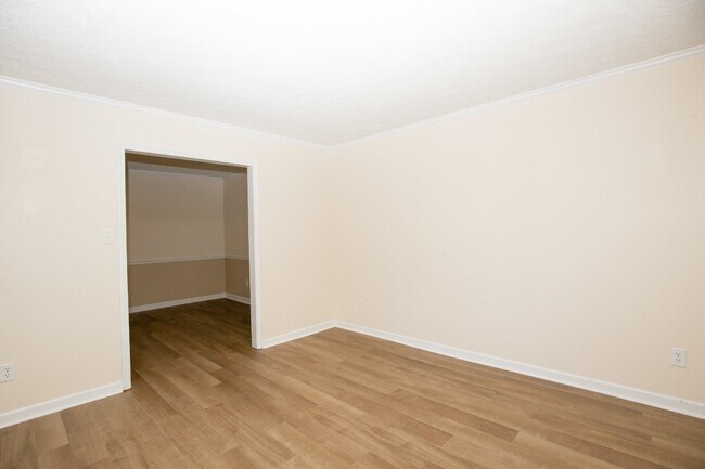 Building Photo - 330 Conifer Dr