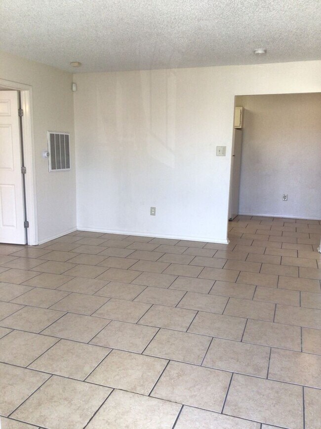 Building Photo - 2647 Amanda Dr