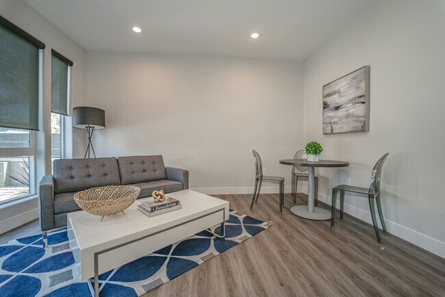 Building Photo - 4532 St Charles Pl