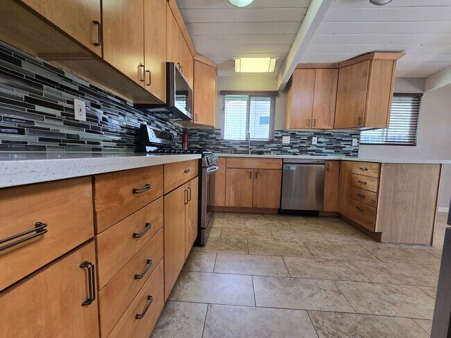 Building Photo - 5539 Baja Dr