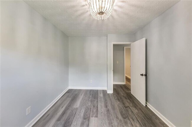 Building Photo - 6906 Shangrila Way
