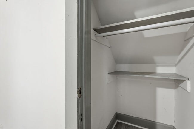 Building Photo - 538 E Waldburg St