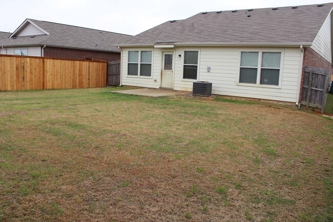 Building Photo - Lovely 3 BR 2 BA Home for Lease in Cross Oak Ranch Addition