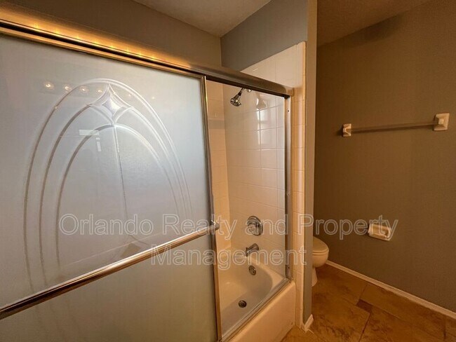 Building Photo - 2304 Hickory Pine St