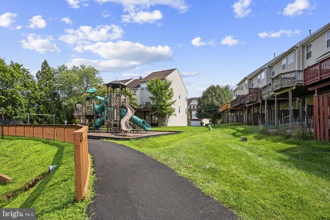 Building Photo - 6147 Early Autumn Dr
