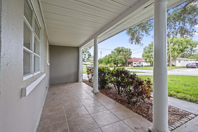 Building Photo - 2192 Belmar Dr