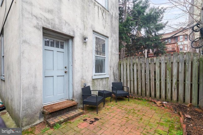 Building Photo - 1529 Green St