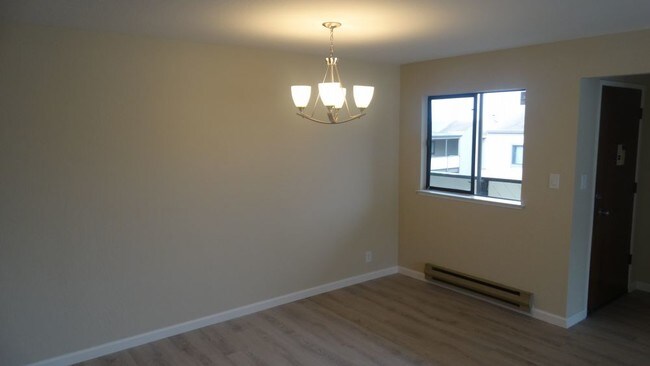 Building Photo - Top Floor One Bedroom
