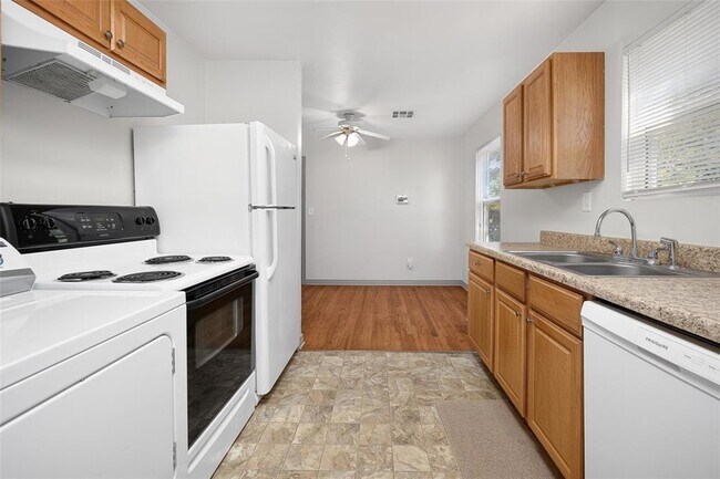 Building Photo - 7014 NW 45th St