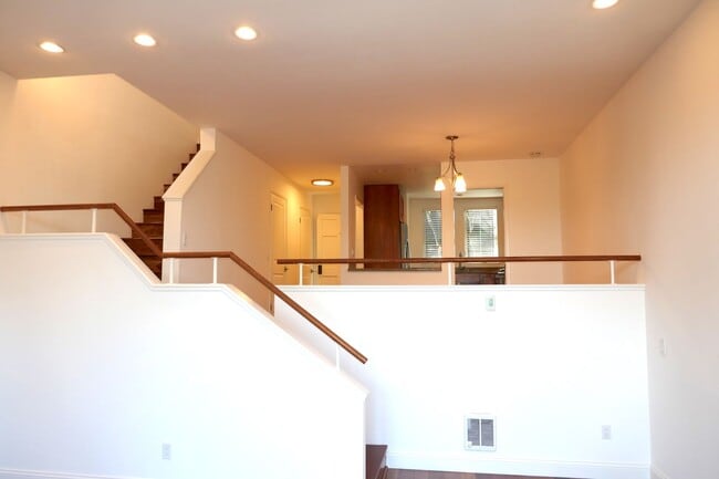 Building Photo - UPDATED TWO BED / TWO AND HALF BATH HEADLANDS CONDO WITH SWEEPING VIEWS