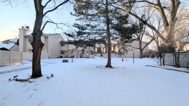 Building Photo - 1030 Casa Dr