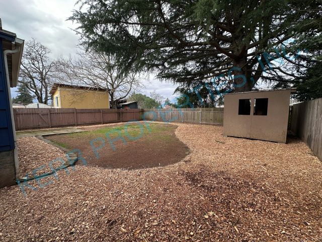 Building Photo - Charming 3-Bedroom Retreat in Milwaukie – Your Perfect 1294 Sq. Ft. Home Awaits!