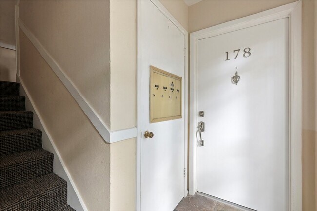 Building Photo - 4040 San Felipe St