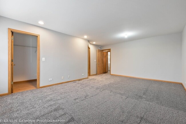 Building Photo - 4051 Blackstone Dr