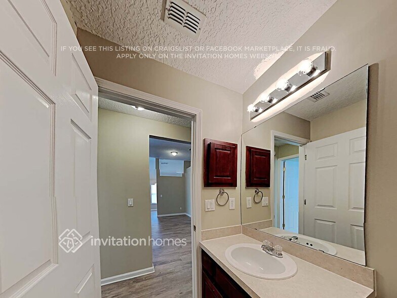 Building Photo - 3636 Live Oak Hollow Dr