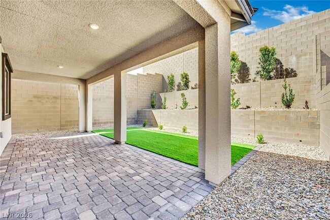 Building Photo - 1515 Pacific Baza St