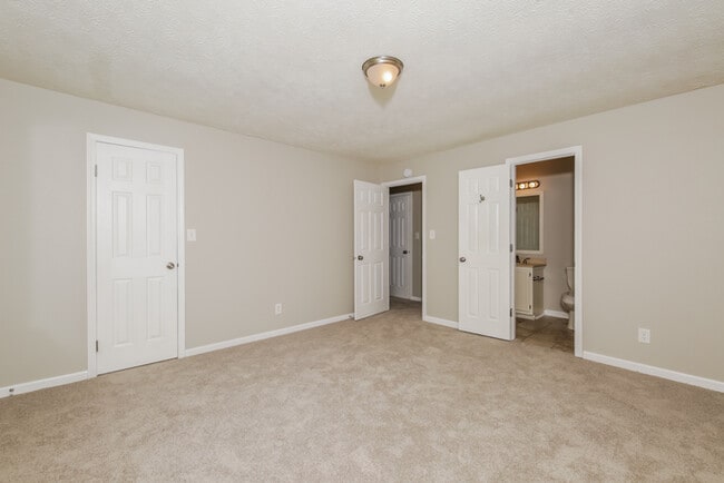 Building Photo - 5926 Buck Rill Dr