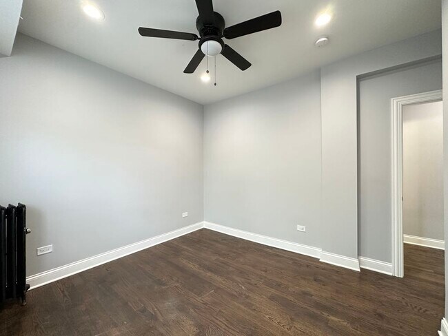 Building Photo - 1224 W Rosemont Ave