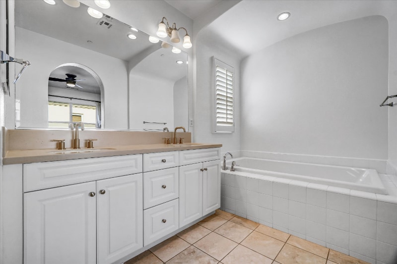 Building Photo - 519 S Melrose St